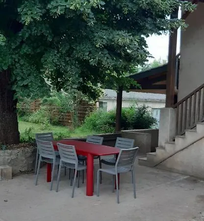 Дом отдыха De L'archipel - De - Parking Каор